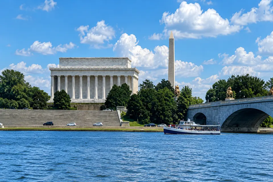 Lincoln Memorial, Washington Monument and Arlington Memorial Bridge seen from a Potomac cruise